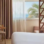 Mercure Raphael Centre Hotel 4*