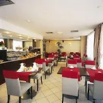 Hotel Mercure Raphael Centre 4*