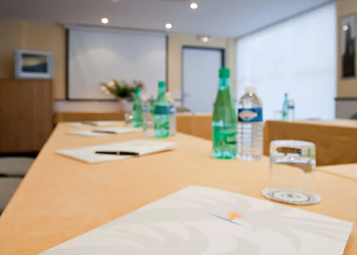 Hotel Mercure Raphael Centre 4*