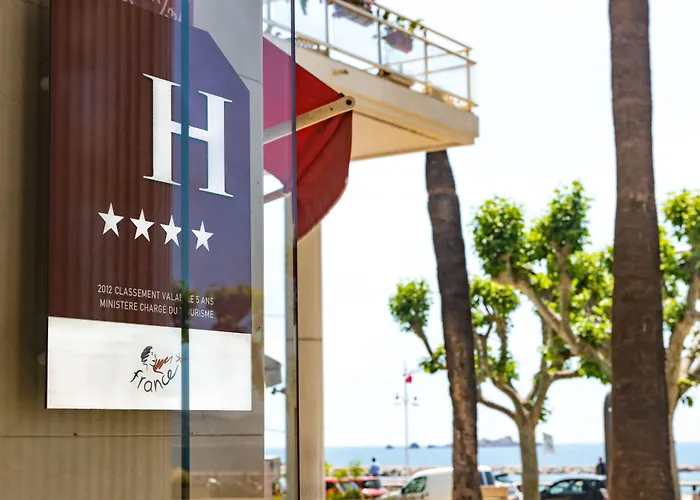 Mercure Raphael Centre 4*