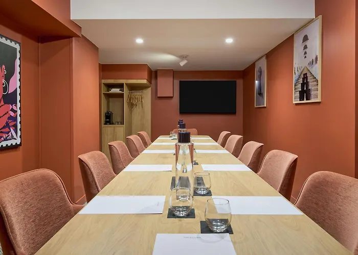 Hotel Mercure Raphael Centre 4*