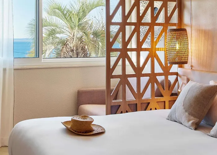 Hotel Mercure Raphael Centre 4*