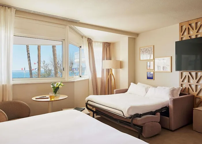 Mercure Raphael Centre Hotel