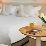 Mercure Raphael Centre فندق 4*