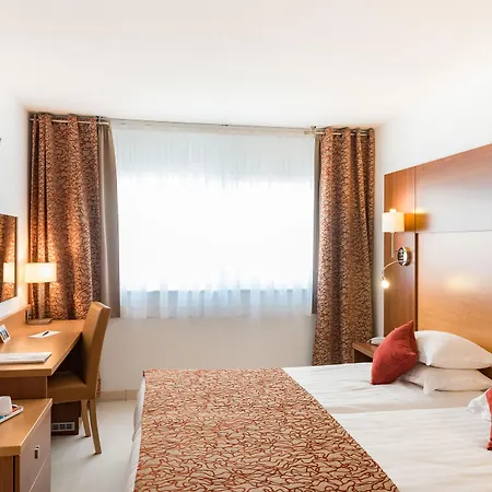 Отель Mercure Raphael Centre