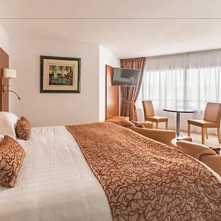 Отель Mercure Raphael Centre 4*