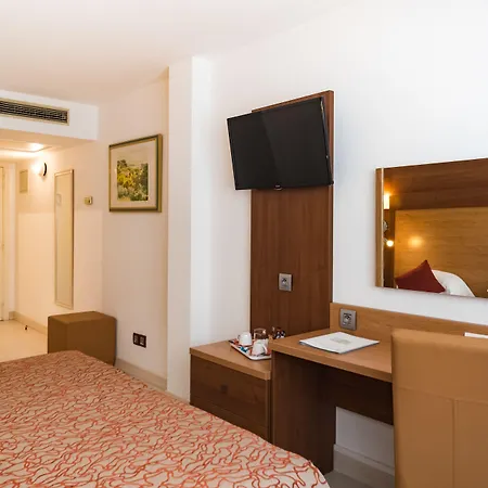 Mercure Raphael Centre