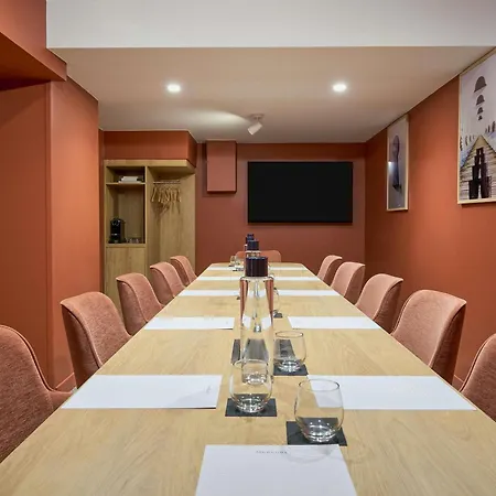 Отель Mercure Raphael Centre 4*