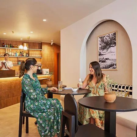 Mercure Raphael Centre فندق 4*
