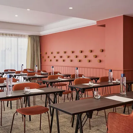 Mercure Raphael Centre Hotel 4*