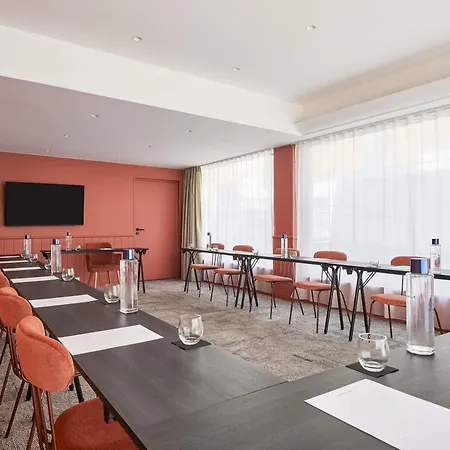 Mercure Raphael Centre Hotel 4*