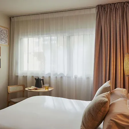Hotel Mercure Raphael Centre 4*