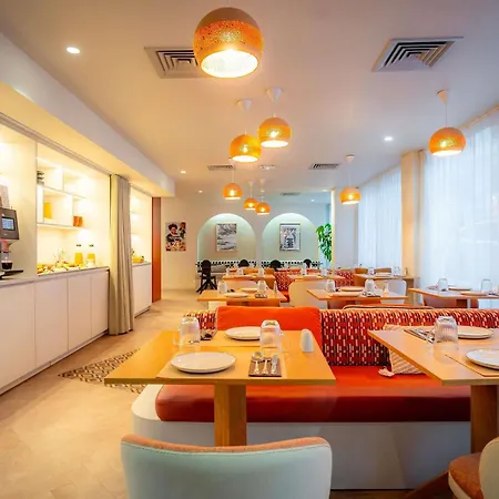 Mercure Raphael Centre Hotel 4*