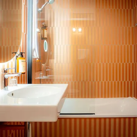 Ξενοδοχείο Mercure Raphael Centre 4*