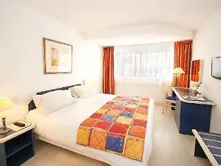 Hotel Mercure Raphael Centre 4*