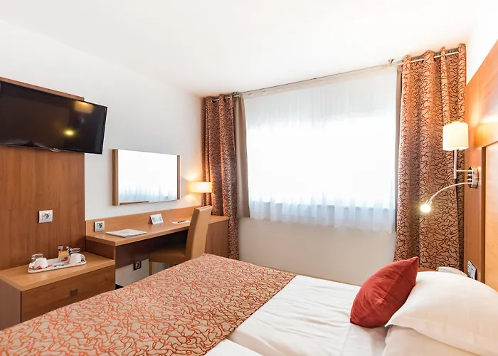 Mercure Raphael Centre 4*